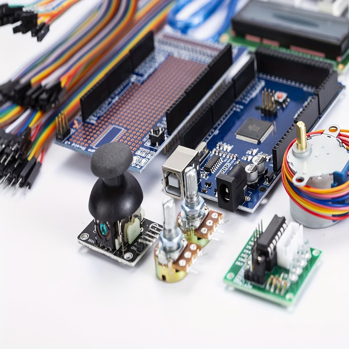Ambalaj si componenta individuala a kitului complet Arduino pentru incepatori marca ISSNW