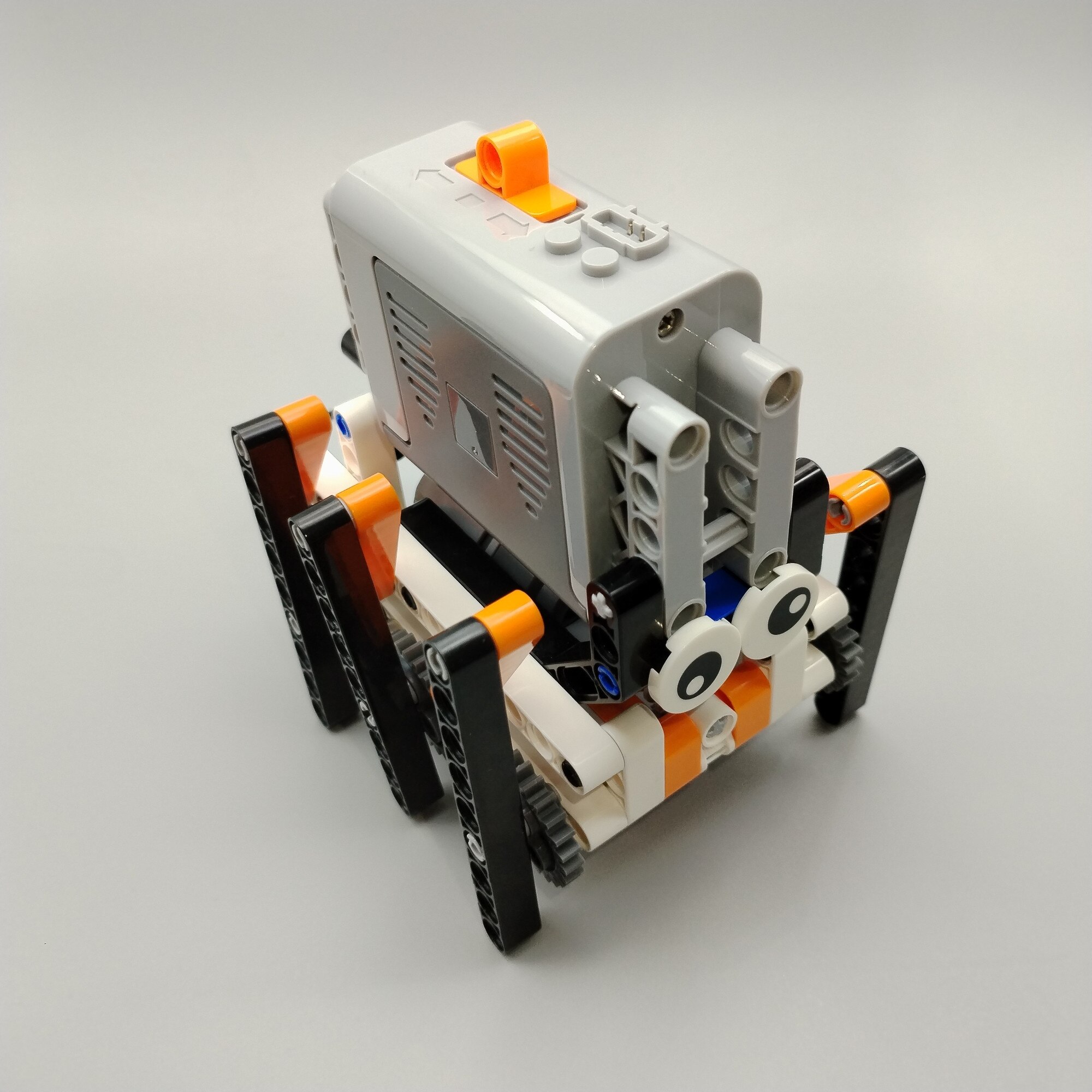 Piese ABS multicolore și instrucțiuni pentru setul de construcție robot ISSNW