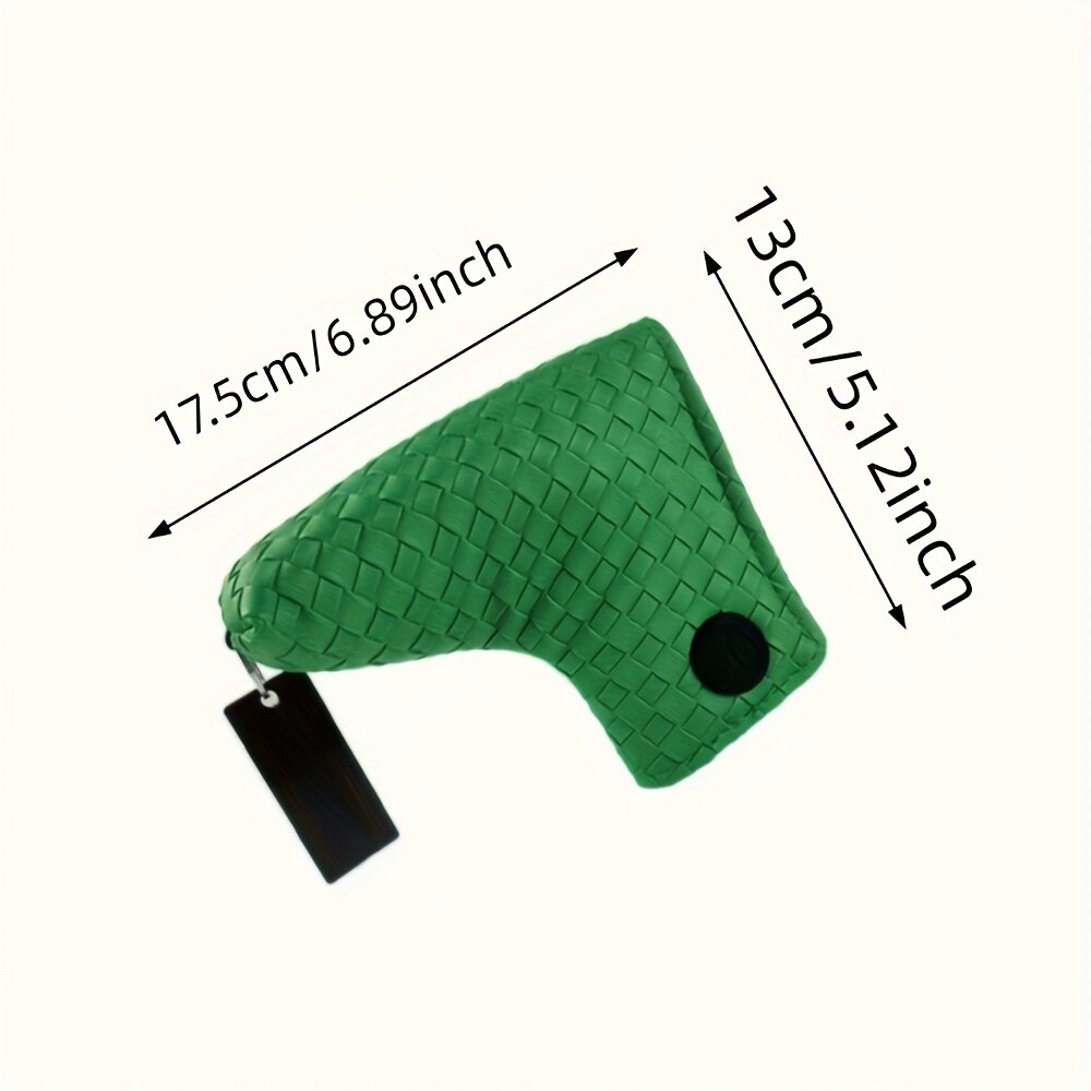 Husa protectie putter montata pe crosa de golf – utilizare practica